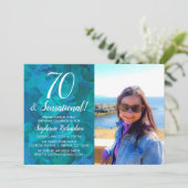 70 und Sensational Ocean Blue Foto Geburtstag Einladung (Stehend Vorderseite)
