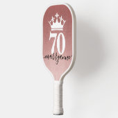 70 und Still Queen of the Court Pink Pickleball Schläger (Links)