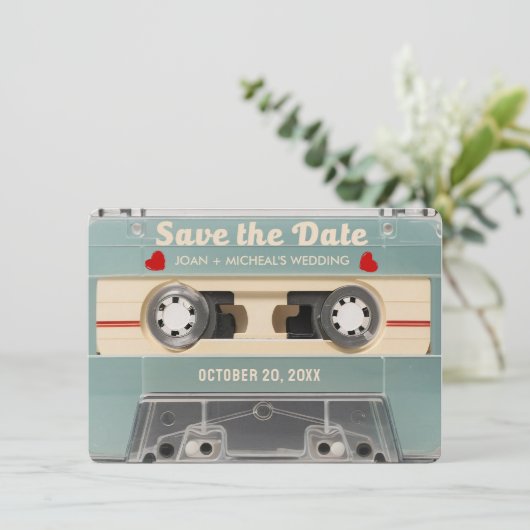70er Retro Cassette Wedding Save the Date Invite (Stehend Vorderseite)