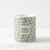 70er Retro-Leaf-Muster Monogramm für den benutzerd Kaffeetasse (Mittel)