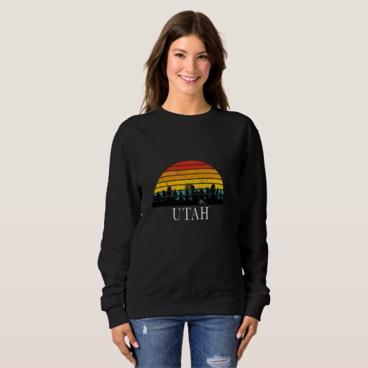70er Utah UT Retro Sunset Camping Zelt Feuer im Fr Sweatshirt (Vorne ganz)
