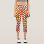 70s Bold Retro Modern Motif in Orange & Brown Capri Leggings (Vorderseite)