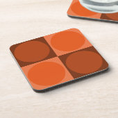 70s Checks and Circles Flame Orange Getränkeuntersetzer (Linke Seite)