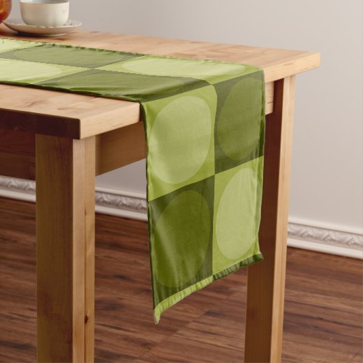 70s Checks and Circles Green Großer Tischläufer (Beispiel)