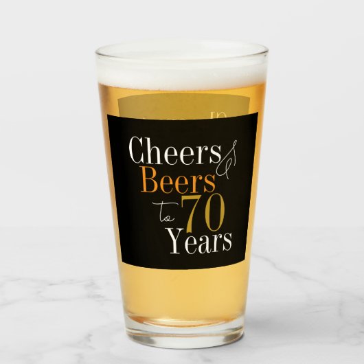 70th Birthday Cheers Beers Black Gold Party Favor Glas (Vorne (Gefüllt))