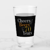 70th Birthday Cheers Beers Black Gold Party Favor Glas (Vorderseite)