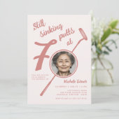 70th Golf Theme Birthday Party Photo Modern Pink Einladung (Stehend Vorderseite)