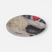 7263-Militärische Hochzeit mit Uniform & Bouquet Pappteller (Schrägansicht)