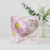 72nd Birthday party invitation with daisies Einladung (Stehend Vorderseite)