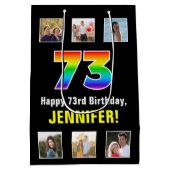73. Geburtstag: Regenbogen "73", benutzerdefiniert Mittlere Geschenktüte (Rückseite)