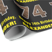 74. Geburtstag: Name & Imitat Holzkörnchen Muster Geschenkpapier (Rolleneckpunkt)