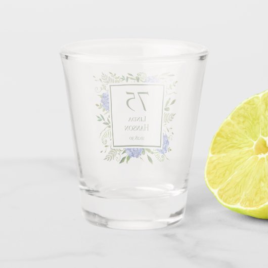 75. Geburtstag Blue Hydrangeas Schnapsglas (Rückseite)