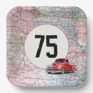 75. Geburtstag Rotes Retro-Lkw auf Straßenkarte Pappteller