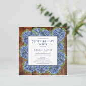75. Geburtstag Wood Blue Hydrangeas Rustikales Par Einladung (Stehend Vorderseite)