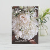 75 Geburtstagsfeier/elegante weiße Blume Einladung (Stehend Vorderseite)