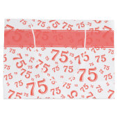 75. Happy Birthday Coral/White Number Pattern Große Geschenktüte (Rückseite)