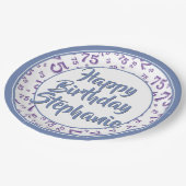 75. Party Random Number Pattern Blau/Weiß Pappteller (Schrägansicht)