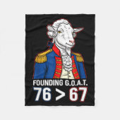 76 Greater Than 67 George Washington History Fun M Fleecedecke (Vorderseite)