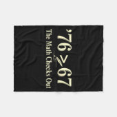 76 Größer Als 67 George Washington Geschichte Spaß Fleecedecke (Vorderseite (Horizontal))