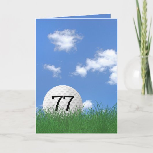 77. Geburtstag, Golfball im Gras Karte (Vorderseite)