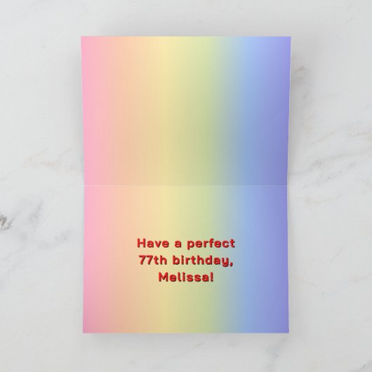 77. Geburtstag: Regenbogentext, benutzerdefinierte Karte (Innenseite)