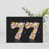 77. Geburtstagsparty mit Blumenbriefen Einladung (Stehend Vorderseite)
