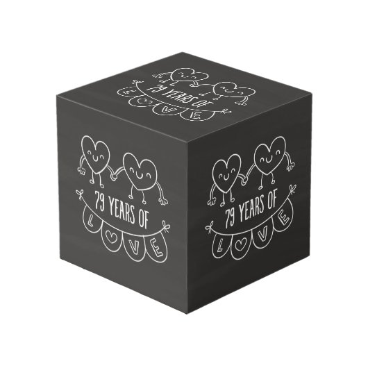 79. Jubiläum Geschenk Chalk Herzen Würfel (Vorderseite Schrägansicht)