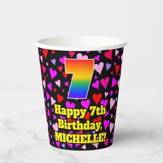 7. Geburtstag: Liebes Herz Muster, Regenbogen 7 Pappbecher (Vorderseite)