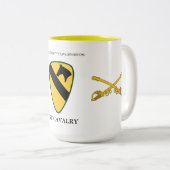 7. QUADRON 17. CAVALRY(RECON) 1. CAVALRY  ZWEIFARBIGE TASSE (VorderseiteRechts)