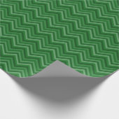 7 Shades Dark Green Zig Zag Stripe Geschenkpapier (Ecke)