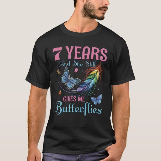 7 Years & She Still Gives Me Butterflies Lesbian A T-Shirt (Vorderseite)