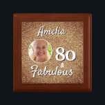 80 and Fabulous Gold Glitter 80th Birthday Photo Erinnerungskiste<br><div class="desc">80 and Fabulous Gold Glitter 80th Birthday Photo Gift Box. Faux gold glitter with a photo in a round frame. 80th birthday gift for her. Personalize with name and photo.</div>