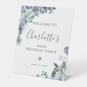 80. Geburtstag Dusty Blue Floral Willkommen Sockelschild