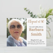 80. Geburtstag Elegant bei 80 Personalize Foto Einladung (Stehend Vorderseite)