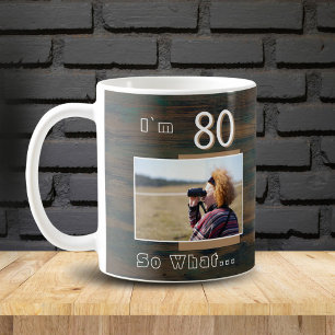 80 Na und Rustikales Holz Lustiges 80. Geburtstags Kaffeetasse