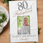 80. und fabelhaftes Elegant 80. Geburtstags-Foto Geschirrtuch<br><div class="desc">80 und Fabulous Elegant 80. Geburtstag Foto Küchentücher. Elegantes Skript in schwarz und golden Farben. Fügen Sie Ihren Namen und Ihr Foto hinzu.</div>