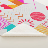 80er-90s Trendy Geometric Background Sherpadecke (3/4)