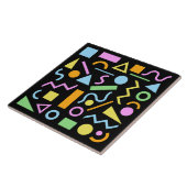 80er Style Shape Patternfarbe auf schwarz Fliese (Seite)