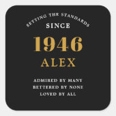 80th Birthday Name 1946 Black Gold Elegant Chic Quadratischer Aufkleber (Vorderseite)
