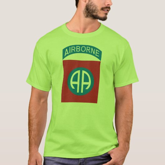 82. Im Flugzeug Abteilung T-Shirt (Vorderseite)