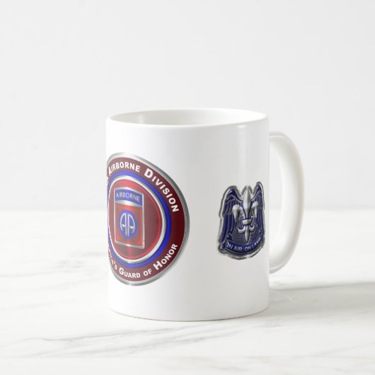 82. Im Flugzeug Division America’s Guardian of Hon Kaffeetasse (VorderseiteRechts)