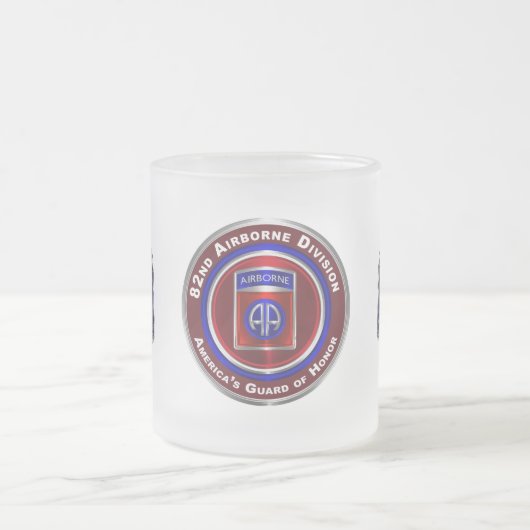 82. Im Flugzeug Division America’s Guardian of Hon Mattglastasse (Mittel)