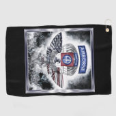 82. Im Flugzeug Division Explosive Design Golfhandtuch (Horizontal)