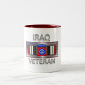 82. Im Flugzeug Division Iraq Veteran Zweifarbige Tasse (Mittel)