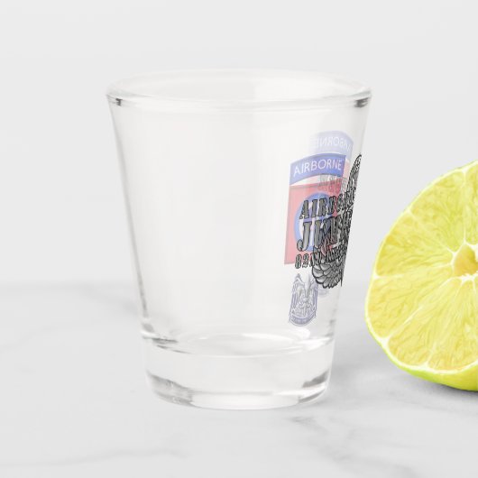 82. Im Flugzeug Division Jumpmaster Schnapsglas (Links)