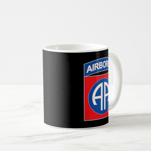 82. Im Flugzeug Division Kaffeetasse (VorderseiteRechts)