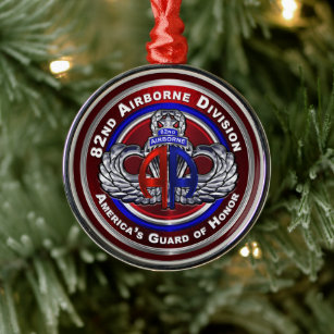 82. Im Flugzeug Division Ornament Aus Metall