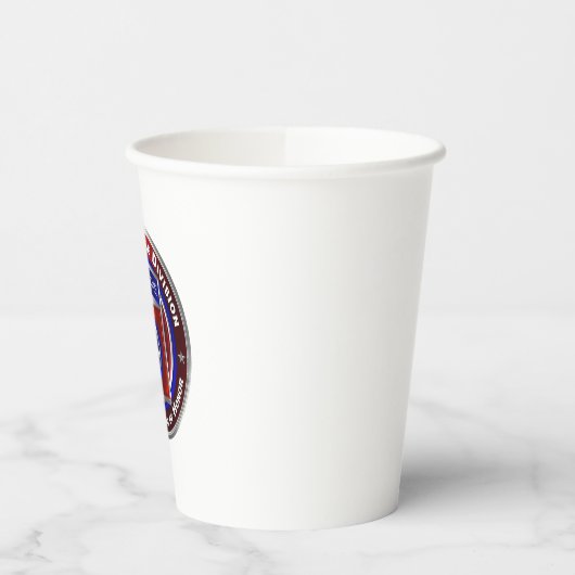 82. Im Flugzeug Division Pappbecher (Links)