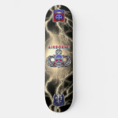 82. Im Flugzeug Division Skateboard (Vorderseite)
