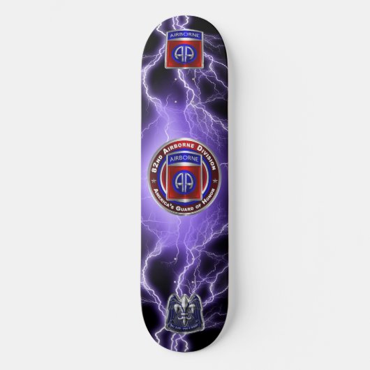82. Im Flugzeug Division Skateboard (Vorderseite)